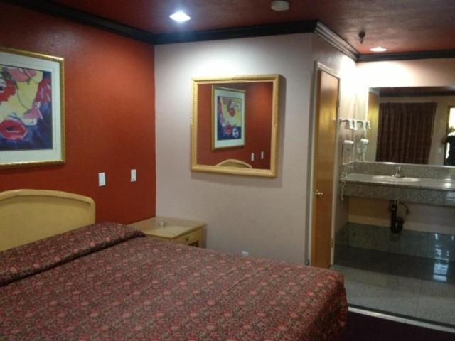 All 8 Motel Azusa Room photo
